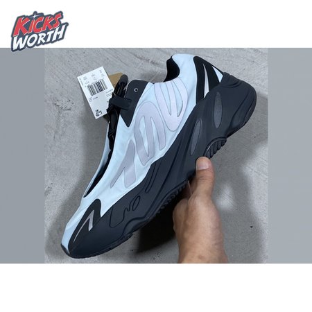 ADIDAS YEEZY BOOST 700 MNVN